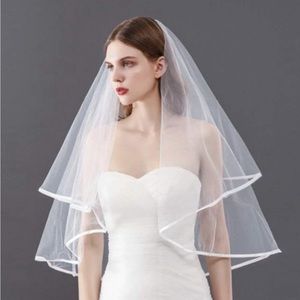 💕Wedding Bridal Veil. Two tiers. With comb.
